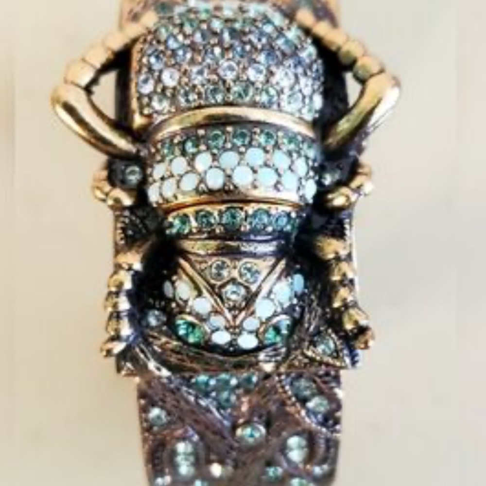 Heidi Daus Bracelet Gold Scarab Cuff Hinged Bangle Bracelet Jeweled Beetle - Picture 2 of 10
